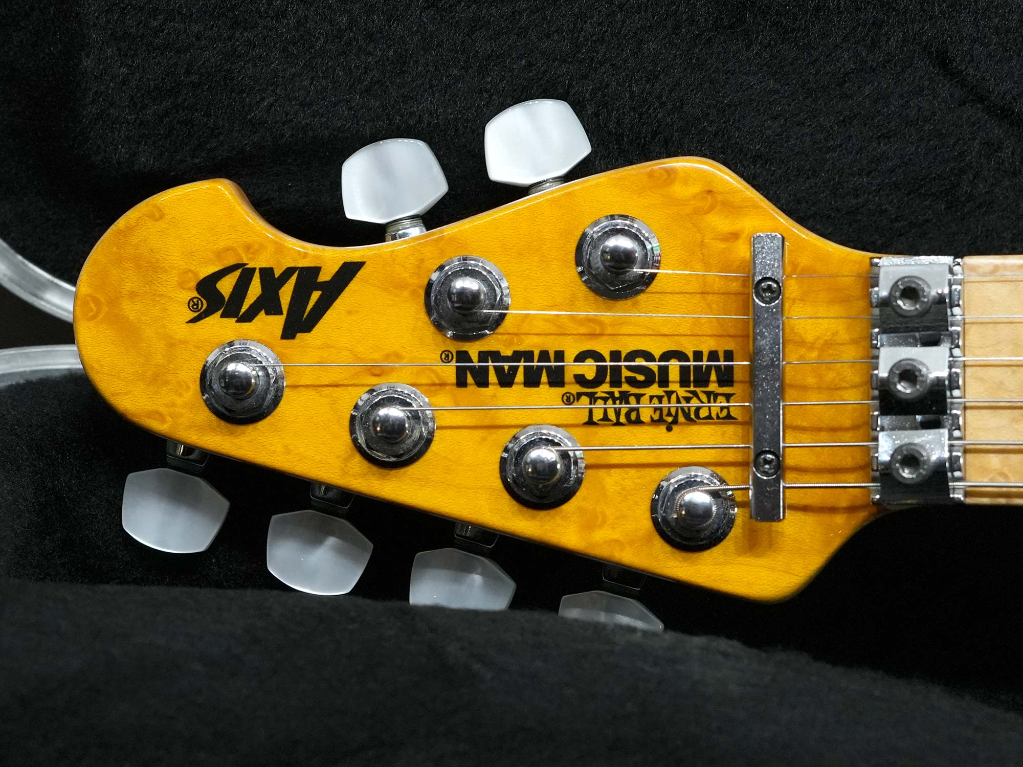 Music Man Axis ”Premium Top” Translucent Gold